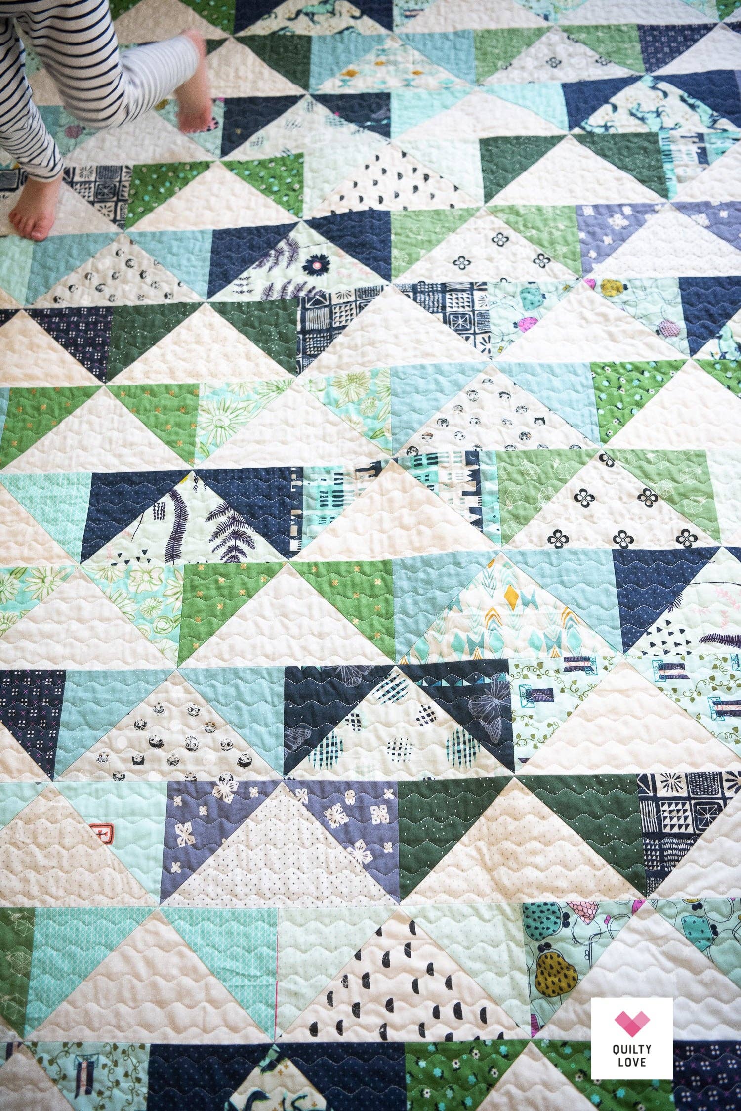 Patchwork Flying Geese Quilt Pattern by Quilty Love | Stash Buster Quilt Pattern